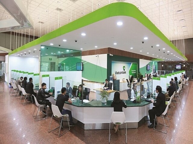 Viet combank chuyển tiền khác ngân hàng trực tiếp tại chi nhánh
