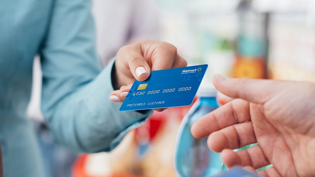 Thẻ tín dụng có chức năng thanh toán, hỗ trợ khách hàng rút tiền mặt và mua trả góp