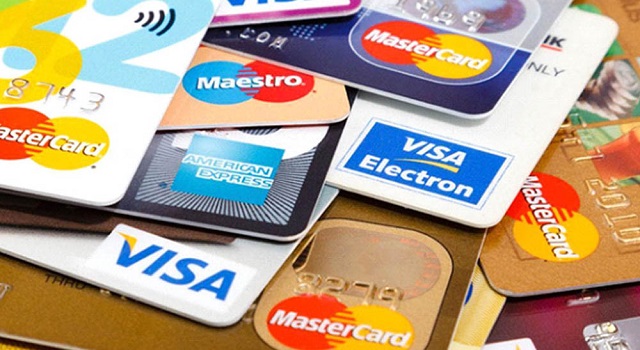 Nếu đã biết thẻ ghi nợ nội địa là gì thì nên sử dụng thẻ ghi nợ nội địa hay quốc tế?